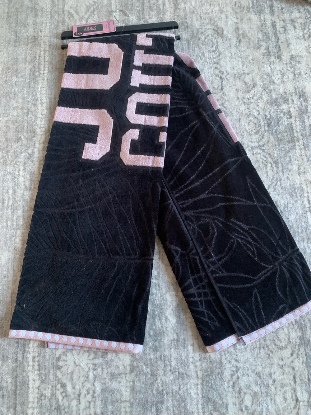🆕- OVERSIZED BEACH TOWEL BY JUICY COUTURE HOME 6 FEET LONG LICORICE